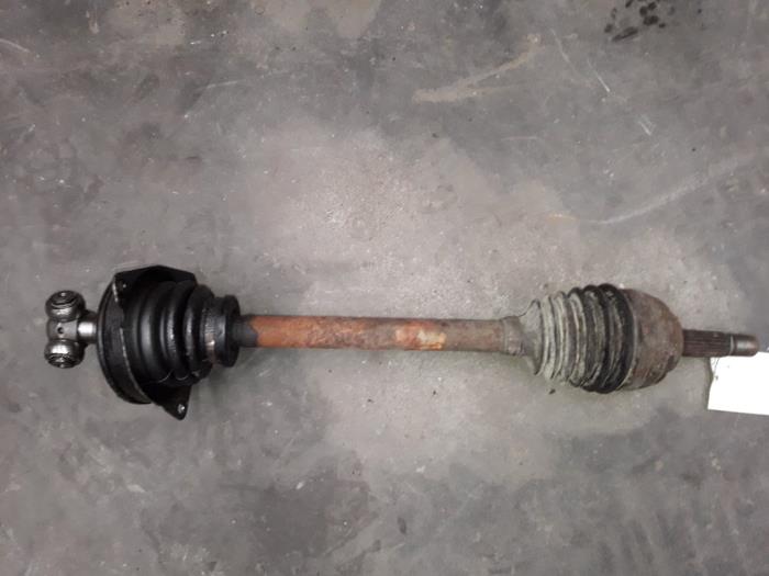 Gebrauchte Antriebswelle links vorne Renault Clio (B/C57/357/557/577) 1.4 RN,RT,S,Autom.Kat. Preis auf Anfrage angeboten von Autodemontage Joko B.V.
