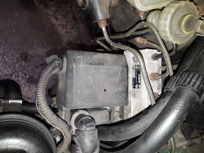 Używane Pompa ABS Opel Calibra 2.0i Cena na żądanie oferowane przez Autodemontage Joko B.V.