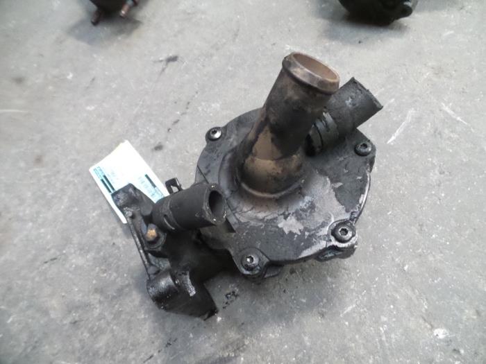 Usagé Pompe à eau Ford Mondeo III Wagon 2.0 TDCi 130 16V Prix sur demande proposé par Autodemontage Joko B.V.