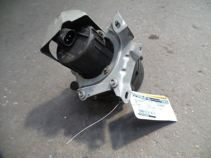 Gebrauchte Pullairpumpe BMW 3 serie (E46/4) 330i 24V Preis auf Anfrage angeboten von Autodemontage Joko B.V.