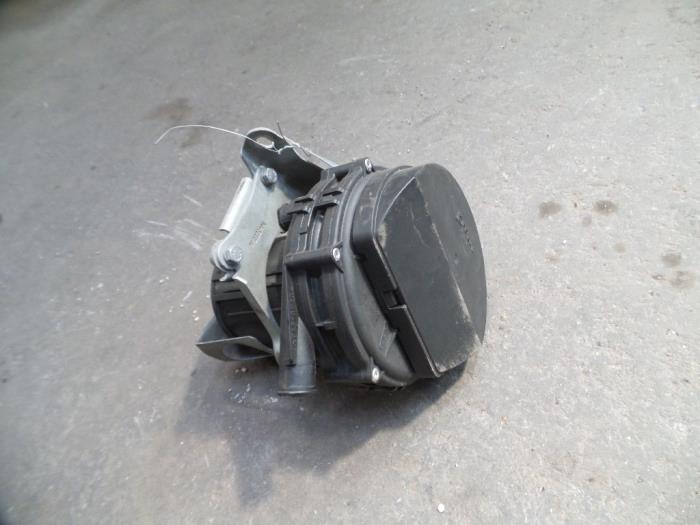 Pullairpumpe van een BMW 3 serie (E46/4) 330i 24V 2004