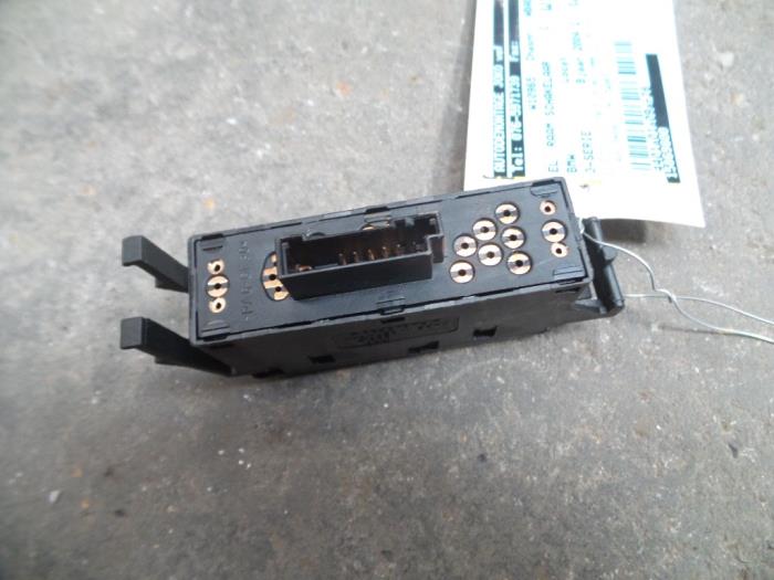 Electric window switch from a BMW 3 serie (E46/4) 330i 24V 2004