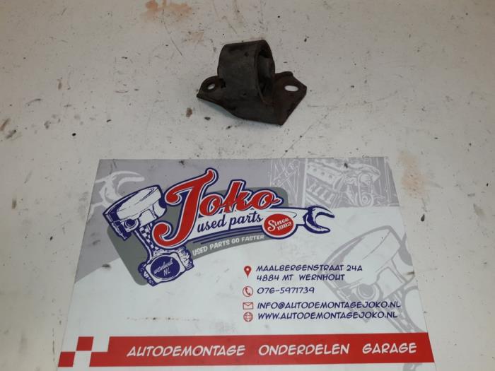 Engine mount from a Daihatsu Sirion/Storia (M1) 1.0 12V 1999