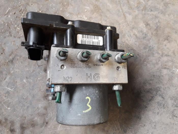 Begagnade ABS-pump Opel Corsa C (F08/68) 1.0 12V Twin Port Pris på förfrågan erbjuds av Autodemontage Joko B.V.