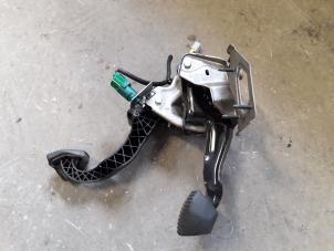 Used Clutch pedal Peugeot 208 I (CA/CC/CK/CL) 1.2 Vti 12V PureTech 82 Price on request offered by Autodemontage Joko B.V.