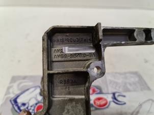 Engine mount from a Ford Focus 3 1.6 TDCi 95 2012