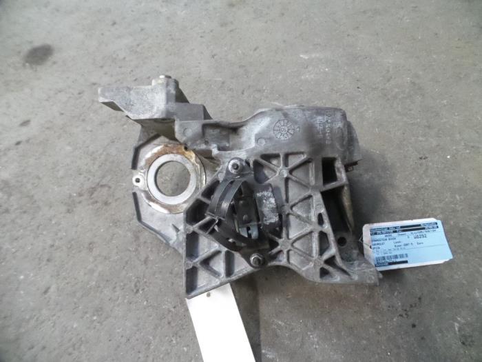 Usagé Support dynamo haut Chevrolet Epica 2.0 D 16V Prix sur demande proposé par Autodemontage Joko B.V.