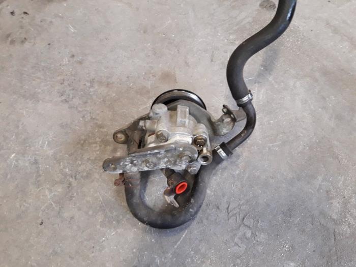 Begagnade Servostyrningspump Nissan Micra (K11) 1.3 LX,SLX 16V Pris på förfrågan erbjuds av Autodemontage Joko B.V.