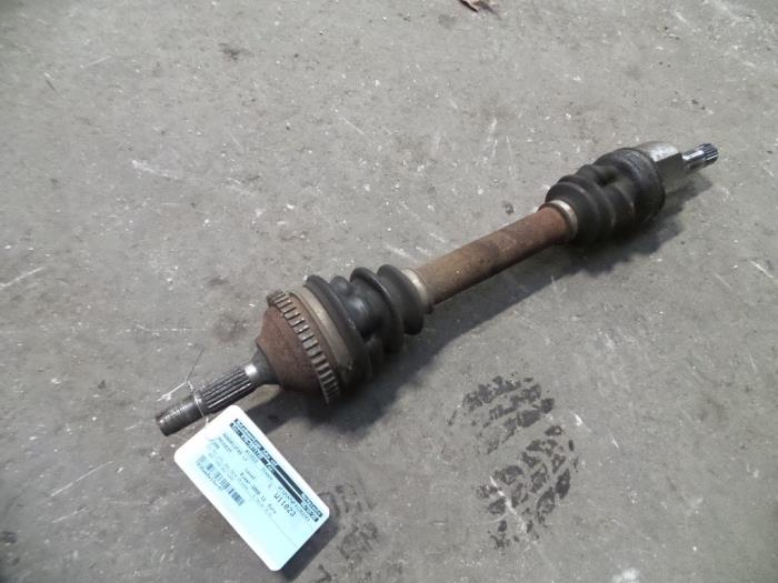 Front drive shaft, left from a Peugeot 206 (2A/C/H/J/S) 1.4 XR,XS,XT,Gentry 2000