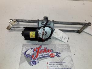 Used Front wiper motor Renault Clio II Societe (SB) 1.9D Price on request offered by Autodemontage Joko B.V.