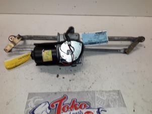 Used Front wiper motor Renault Clio II (BB/CB) 1.2 Price on request offered by Autodemontage Joko B.V.