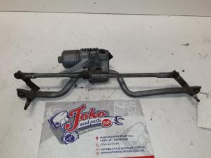 Used Front wiper motor Renault Clio (B/C57/357/557/577) 1.2 Eco Kat. Price on request offered by Autodemontage Joko B.V.