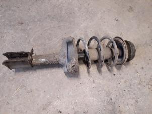 Used Front shock absorber rod, right Renault Clio II (BB/CB) 1.2 16V Price on request offered by Autodemontage Joko B.V.