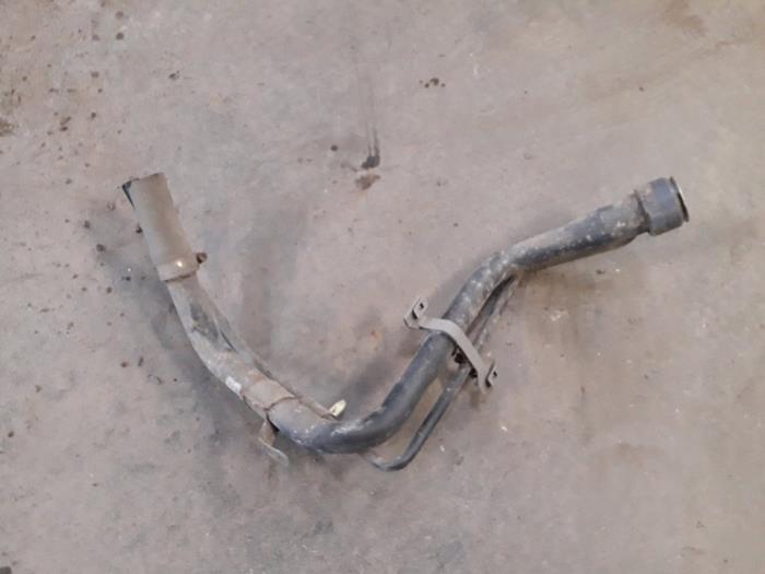 Fuel tank filler pipe Toyota Yaris II 1.4 D4D