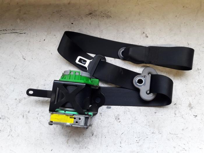 Front seatbelt, right from a Toyota Yaris II (P9) 1.4 D-4D 2008