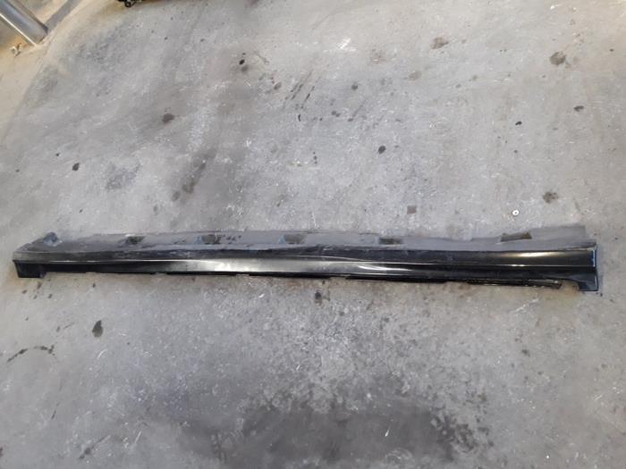Side skirt, right from a Saab 9-5 (YS3E) 1.9 TiD 16V 2008
