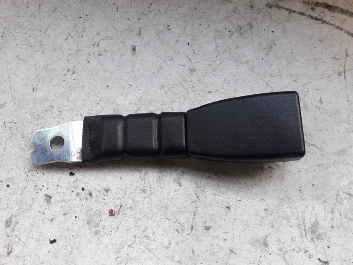Front seatbelt buckle, right from a Kia Picanto (BA) 1.0 12V 2010
