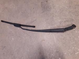 Used Front wiper arm Kia Picanto (TA) 1.0 12V Price on request offered by Autodemontage Joko B.V.