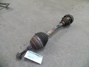 Used Front drive shaft, left Volkswagen Transporter/Caravelle T4 2.5 TDI Price on request offered by Autodemontage Joko B.V.