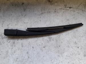 Used Rear wiper arm Kia Picanto (TA) 1.0 12V Price on request offered by Autodemontage Joko B.V.