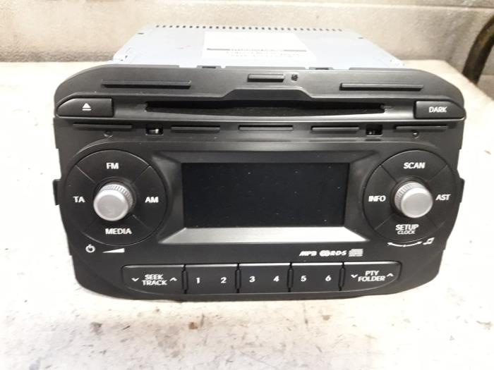 Radio CD player from a Kia Picanto (TA) 1.0 12V 2012