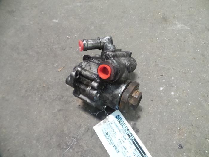 Usagé Pompe de direction Volkswagen Transporter/Caravelle T4 2.5 TDI Prix sur demande proposé par Autodemontage Joko B.V.