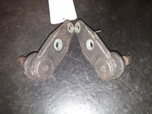 Used Steering knuckle ball joint Renault Megane (BA/SA) 1.9D RN,RT Price on request offered by Autodemontage Joko B.V.