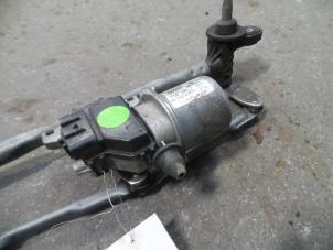 Used Front wiper motor Fiat 500 (312) 1.2 69 Price on request offered by Autodemontage Joko B.V.