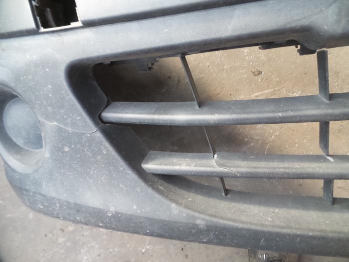 Front bumper from a Renault Kangoo Express (FW) 1.5 dCi 70 2010