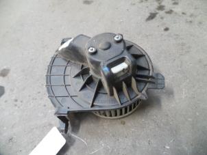 Usados Motor de ventilador de calefactor Renault Kangoo Express (FW) 1.5 dCi 70 Precio de solicitud ofrecido por Autodemontage Joko B.V.