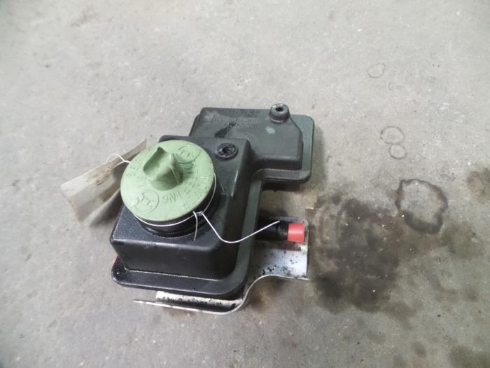 Begagnade Styrservotank Skoda Felicia II (6U1) 1.6 Pris på förfrågan erbjuds av Autodemontage Joko B.V.