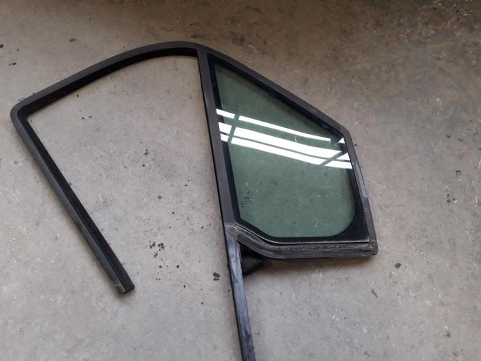 Usados Ventanilla triangular derecha delante Ford Transit Connect 1.8 TDCi 75 Precio de solicitud ofrecido por Autodemontage Joko B.V.