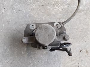Used Front brake calliper, right Mercedes B (W245,242) 2.0 B-180 CDI 16V Price on request offered by Autodemontage Joko B.V.