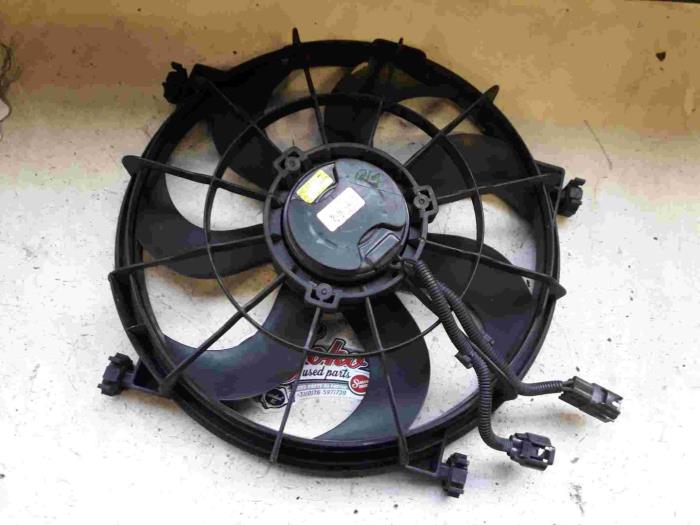 Cooling fans from a Hyundai i20 1.2i 16V 2010