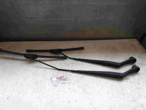 Used Front wiper arm Kia Picanto (BA) 1.1 12V Price on request offered by Autodemontage Joko B.V.
