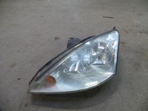Used Headlight, left Ford Focus 1 2.0 16V Price on request offered by Autodemontage Joko B.V.