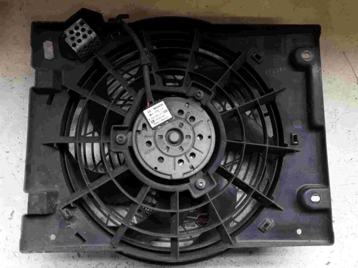 Cooling fans Opel Zafira 1.8 16V 9133063