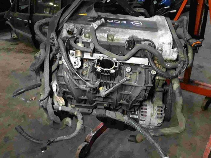 Engine from a Opel Corsa B (73/78/79) 1.2i 16V 1999
