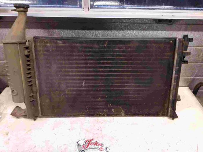 Radiator from a Peugeot Partner Combispace 1.8 2000