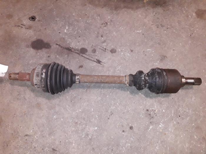 Used Front drive shaft, left Peugeot 405 II Break (4E) 1.9 SR TD Price on request offered by Autodemontage Joko B.V.