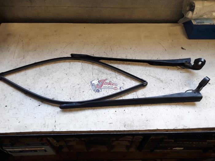Front wiper arm from a Seat Leon (1P1) 1.6 2008