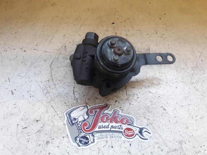 Usagé Pompe de direction Ford Mondeo III 2.0 TDCi/TDDi 115 16V Prix sur demande proposé par Autodemontage Joko B.V.