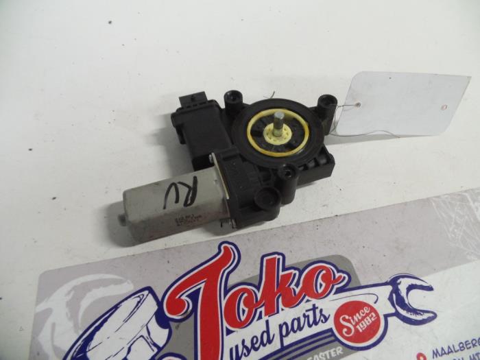 Usados Motor de ventanilla de puerta Opel Corsa D 1.2 16V Precio de solicitud ofrecido por Autodemontage Joko B.V.