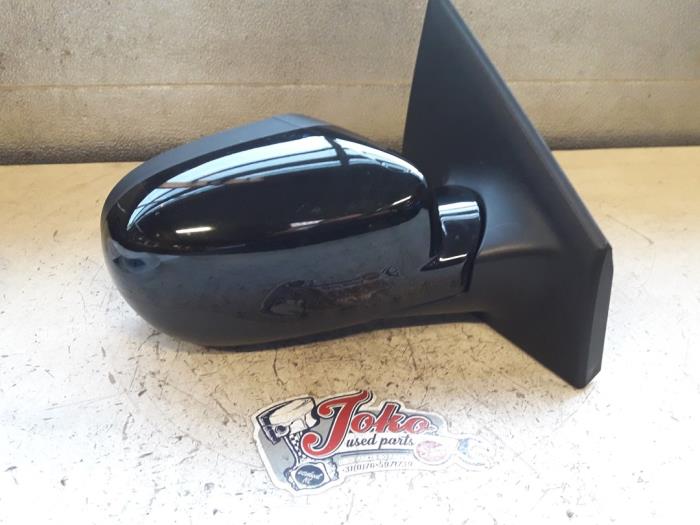 Wing mirror, right from a Renault Clio III (BR/CR) 1.2 16V 75 2012