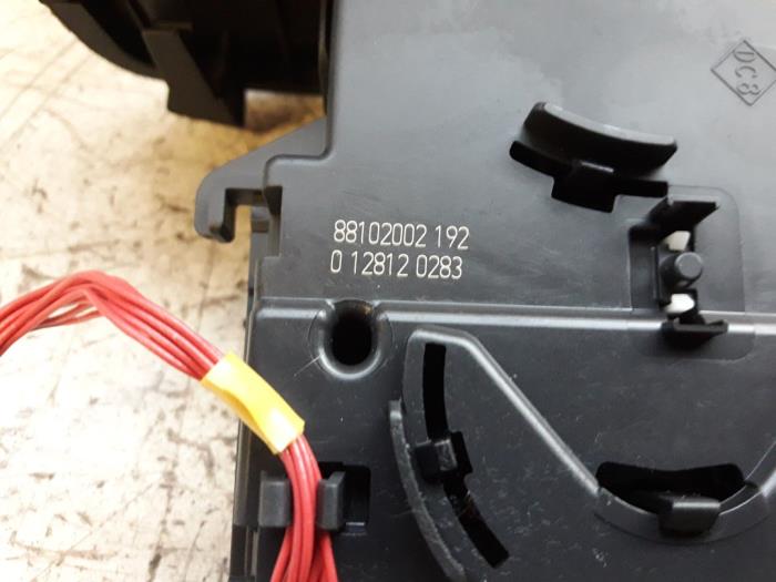 Indicator switch from a Renault Clio III (BR/CR) 1.2 16V 75 2012