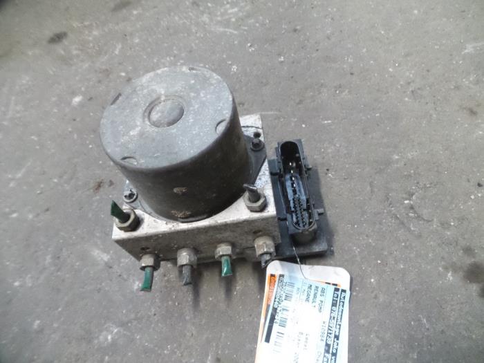Gebrauchte ABS Pumpe Renault Megane II (BM/CM) 1.4 16V 98 Preis auf Anfrage angeboten von Autodemontage Joko B.V.