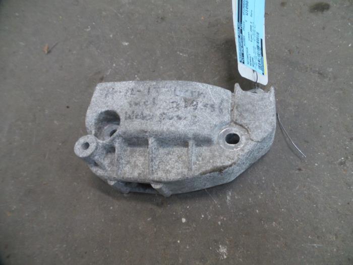 Used Engine mount Renault Megane II (BM/CM) 1.4 16V 98 Price on request offered by Autodemontage Joko B.V.