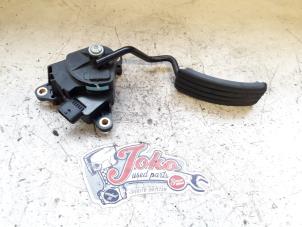 Used Accelerator pedal Renault Clio III (BR/CR) 1.2 16V 75 Price on request offered by Autodemontage Joko B.V.