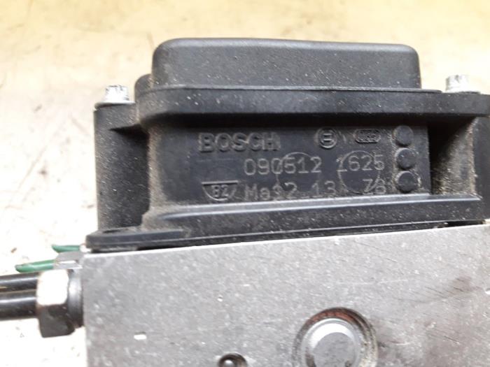 ABS pump from a Renault Clio III (BR/CR) 1.2 16V 75 2012