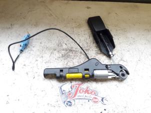 Used Seatbelt tensioner, right Citroen C3 (FC/FL/FT) 1.4 Price on request offered by Autodemontage Joko B.V.